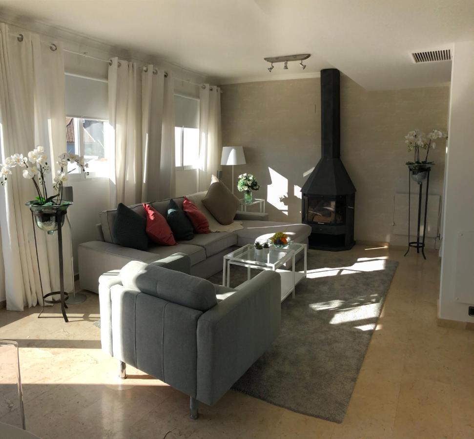 モライラPenthouse La Paz 9 - Castle Viewアパートメント エクステリア 写真